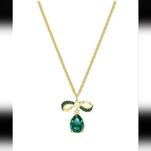Emerald/pearl Swarovski Necklace